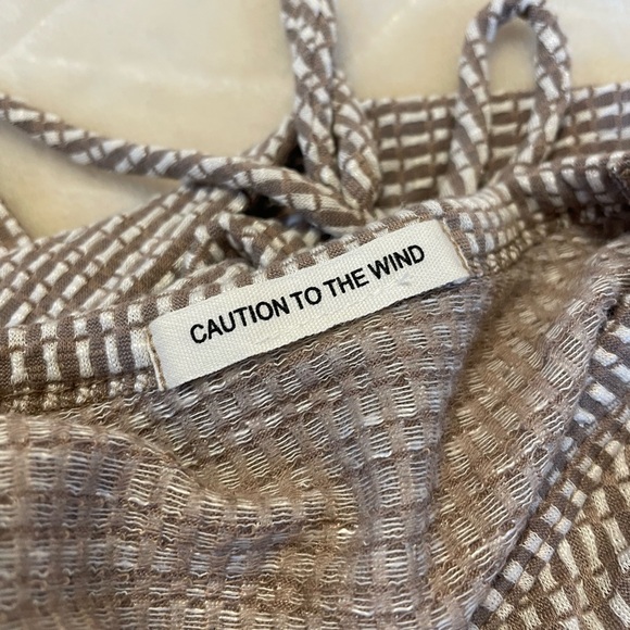 CAUTION TO THE WIND | striped ruched long sleeve - Picture 5 of 5